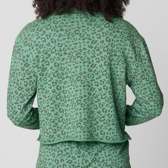 BLANK NYC NO CAP CHEETAH PRINT CROP SWEATSHIRT - Picture 4 of 4